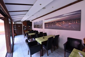Daily continental breakfast for a fee - Prenociste Stojic Novi Sad (Novi Sad)