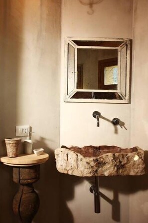 Bathroom sink - Eco del Mare Night and Day Beach Club (Lerici)