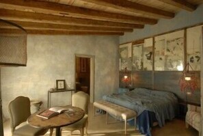 In-room safe, soundproofing, free WiFi