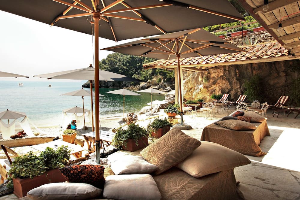 Eco del Mare Night and Day Beach Club