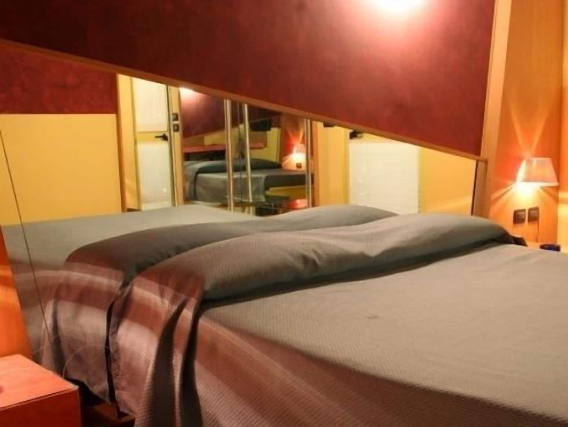 in-room safe, desk, blackout curtains, free wifi