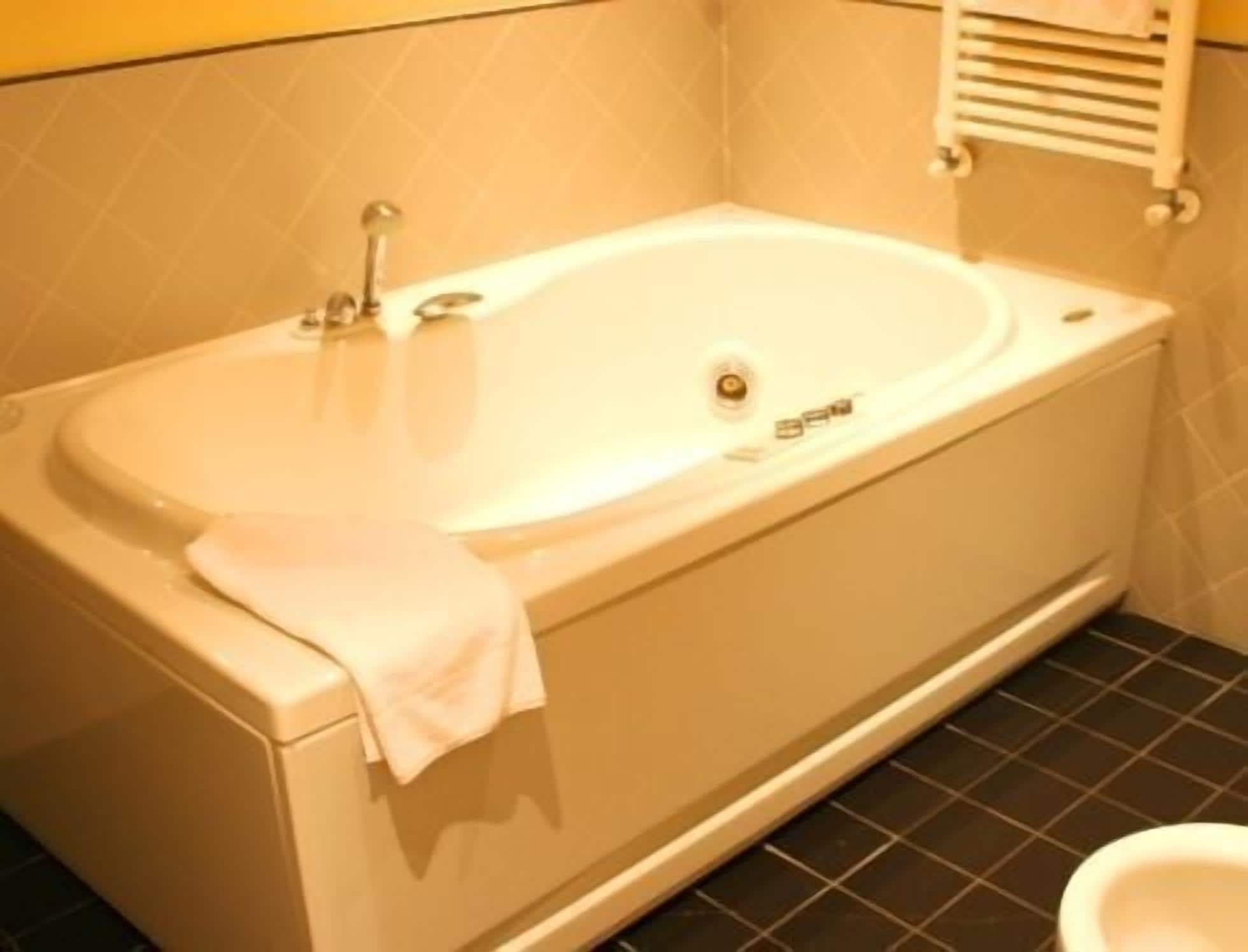 superior double room | jetted bathtub
