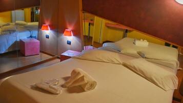 Zimmersafe, Schreibtisch, Verdunkelungsvorhänge, kostenloses WLAN