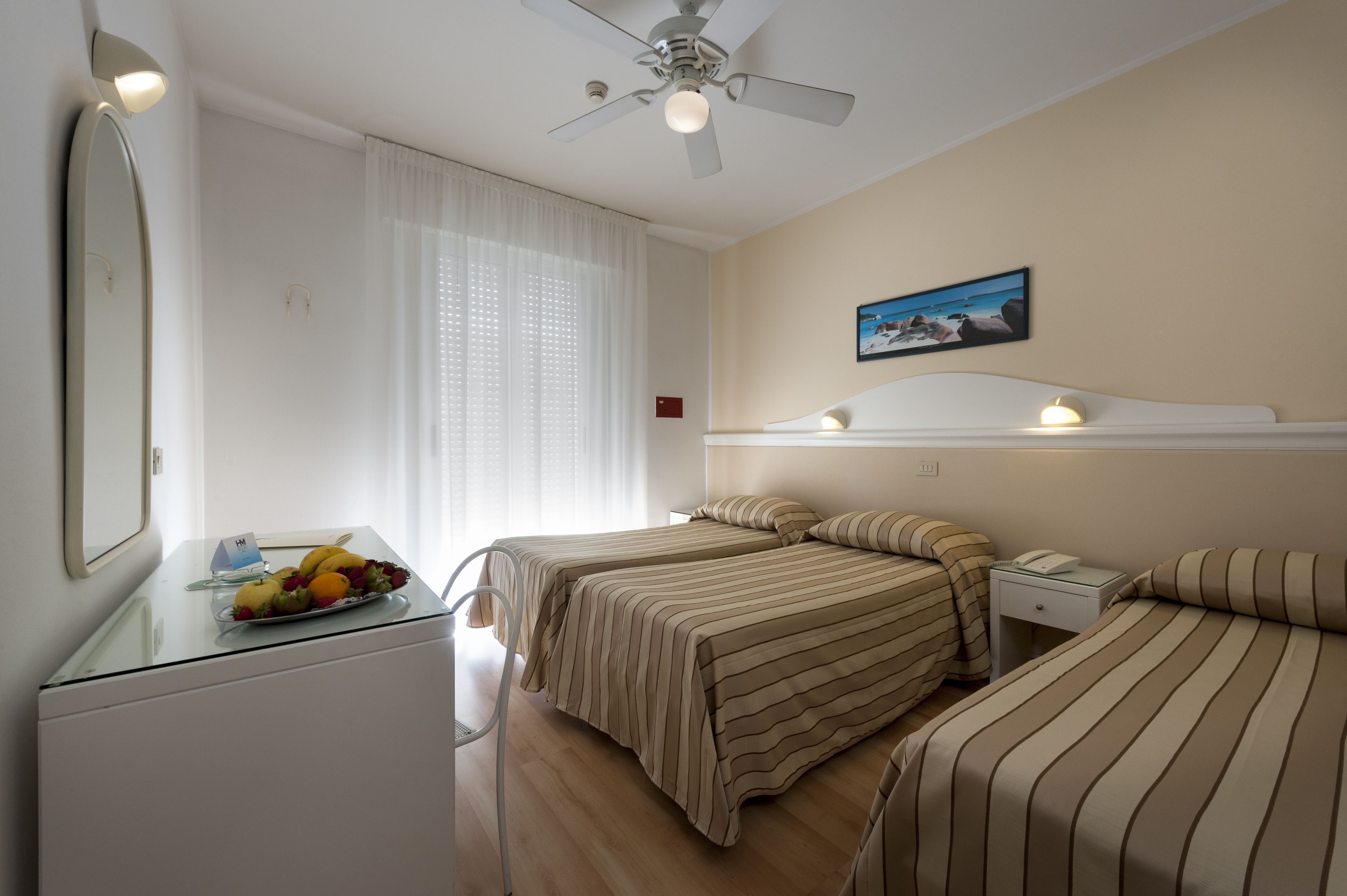 comfort room, terrace | minibar, in-room safe, desk, free wifi