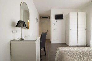 Superior-Zimmer, Terrasse, Turm | Minibar, Zimmersafe, Schreibtisch, kostenloses WLAN
