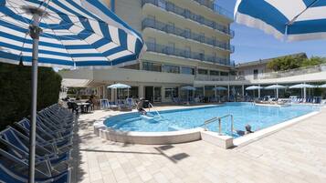 Seasonal outdoor pool, pool umbrellas, sun loungers