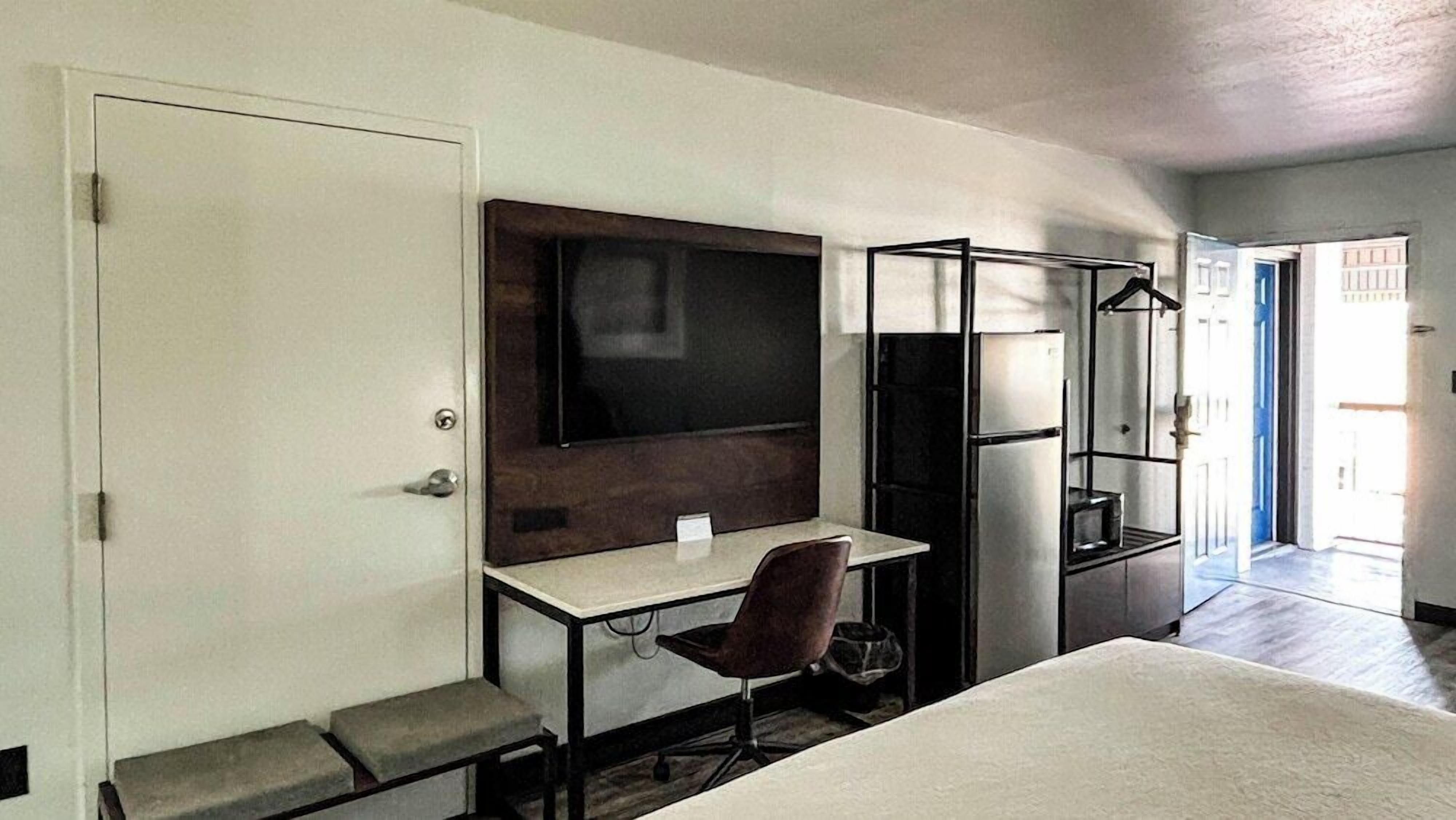 Down comforters, pillowtop beds, desk, laptop workspace