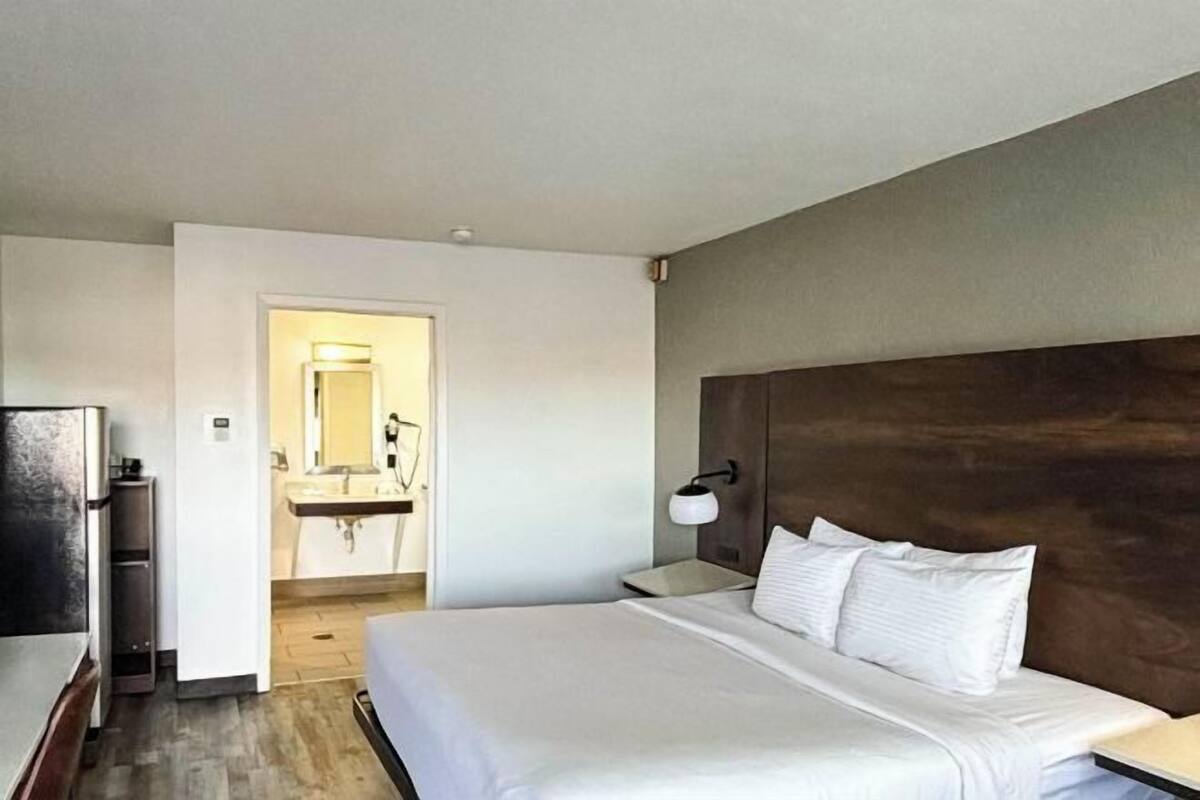 Cobrellits, matalassos amb encoixinament addicional i escriptori