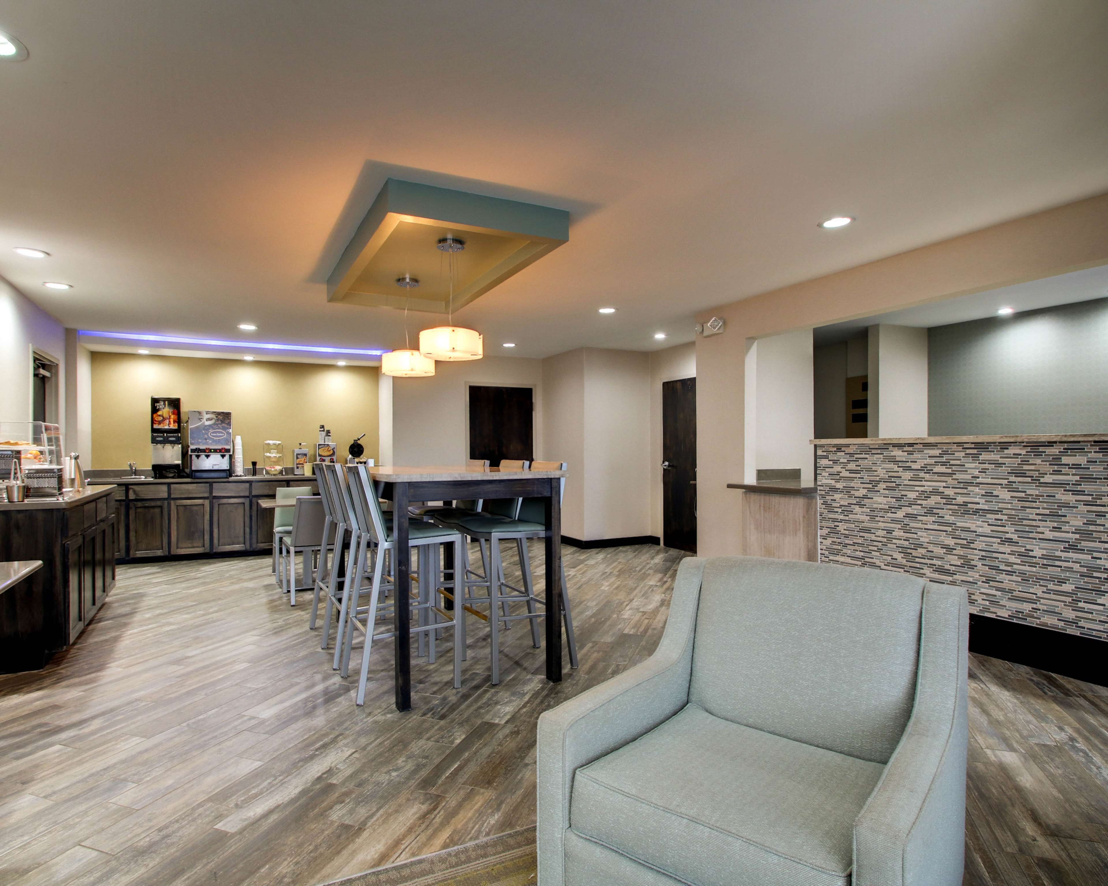 ฝ่ายต้อนรับ