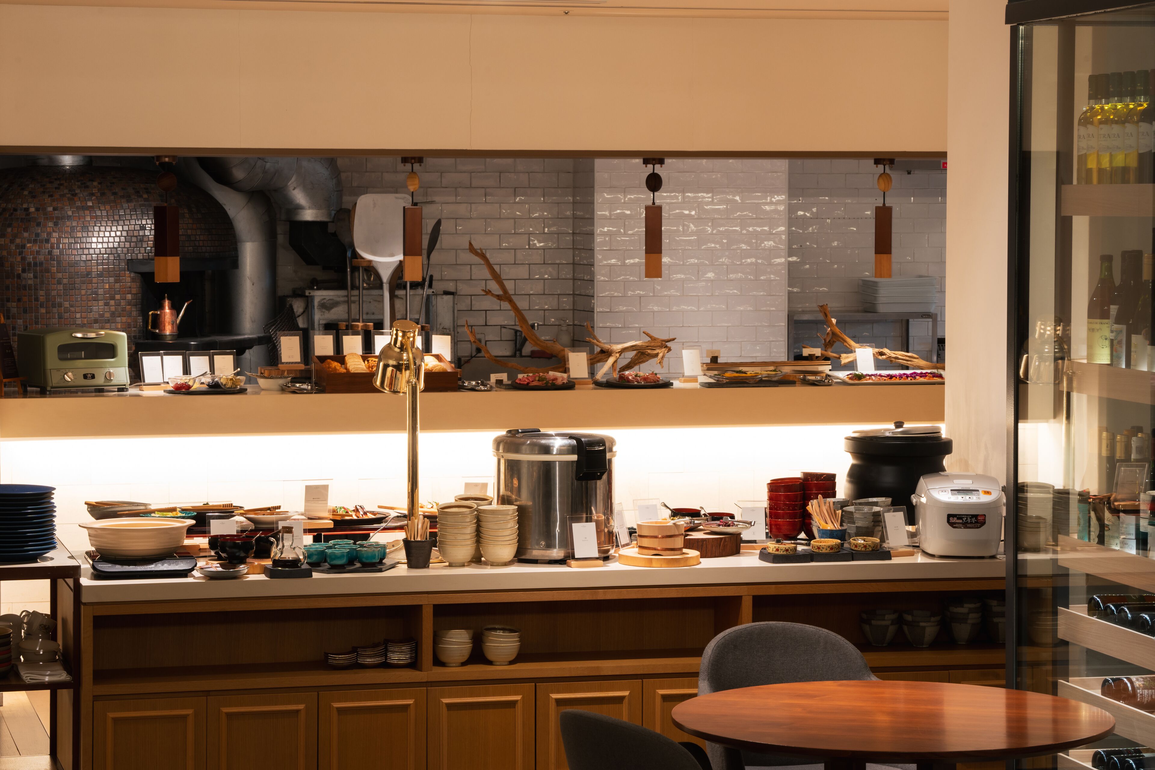 daily buffet breakfast (jpy 4000 per person)