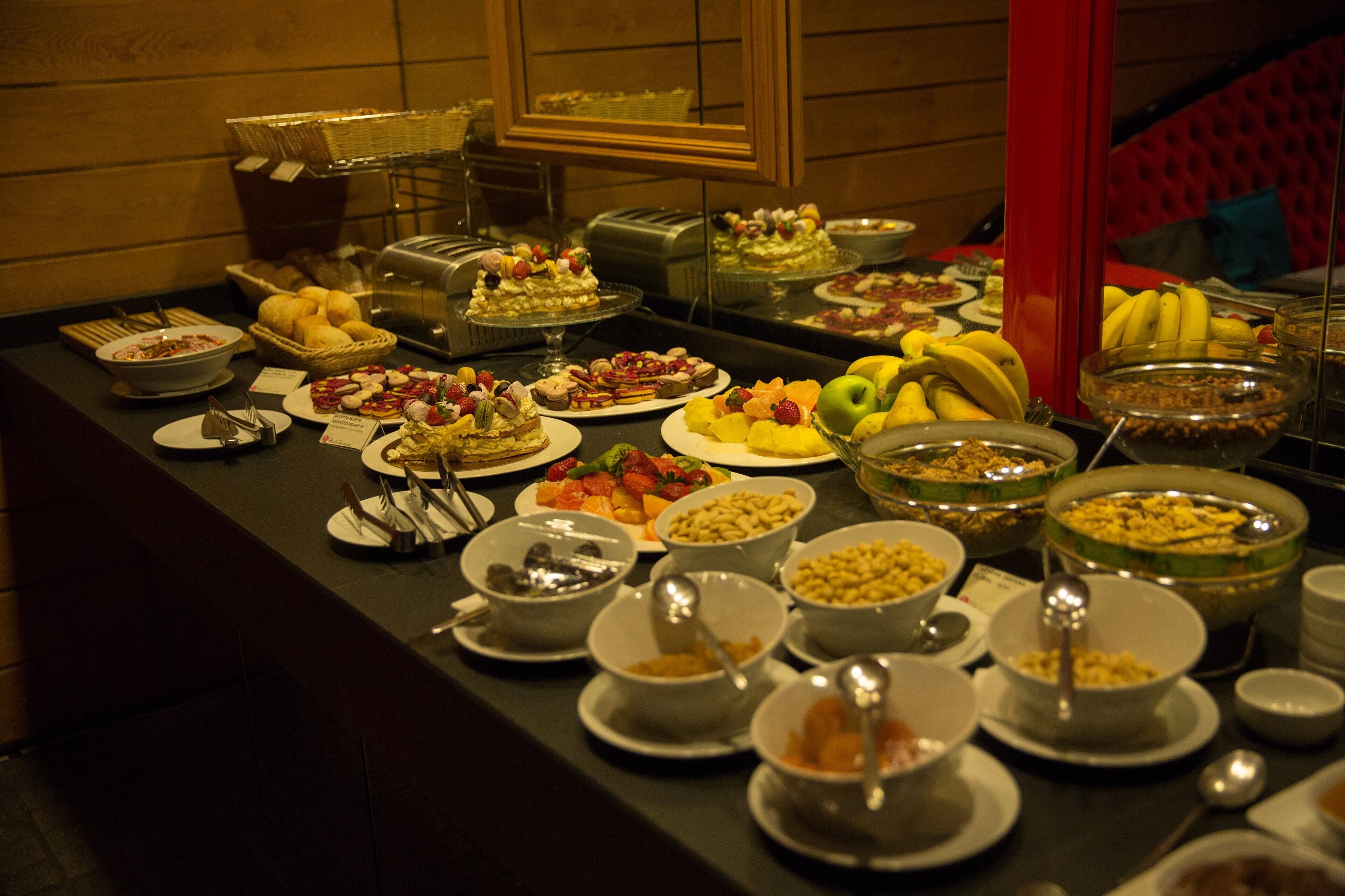 Daily buffet breakfast (EUR 14.31 per person)