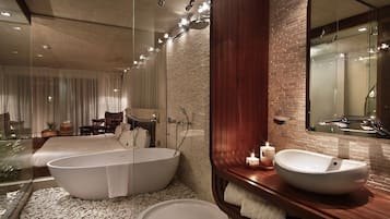 Exclusive Room | Deep soaking bathtub