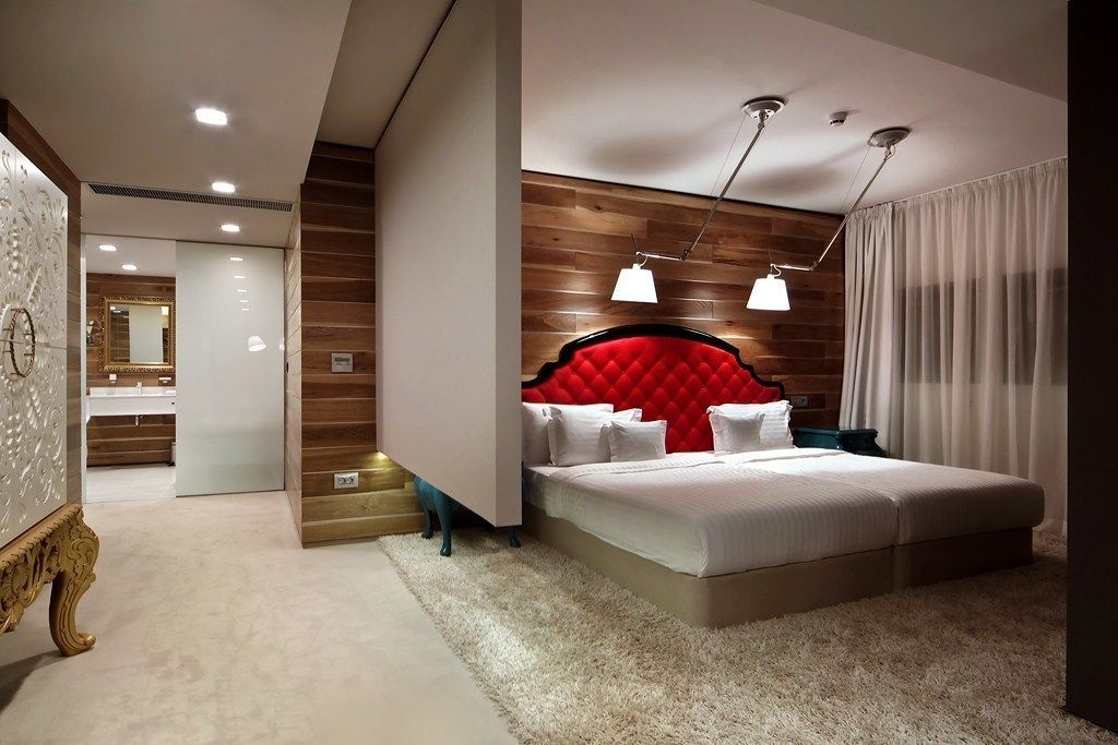suite | premium bedding, minibar, in-room safe, individually decorated