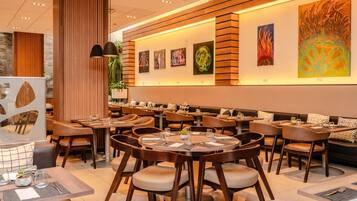 Café da manhã, almoço e jantar; culinária peruana