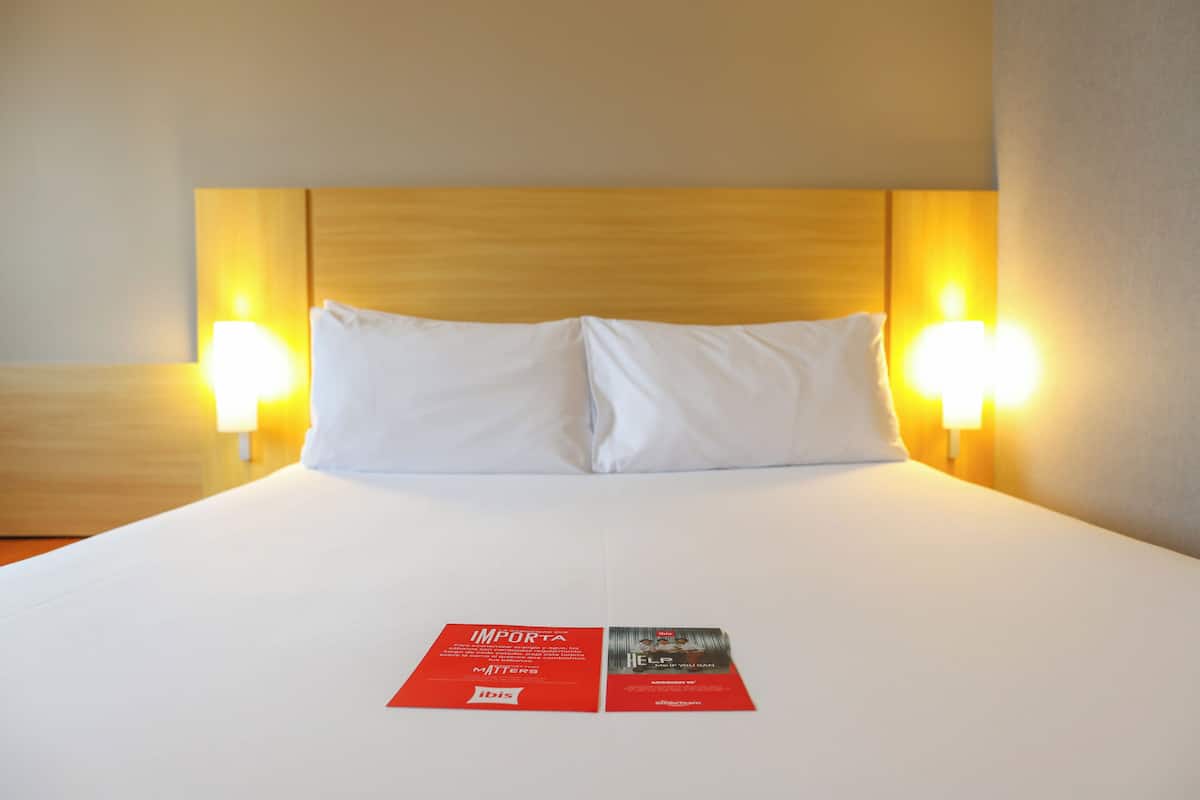 Caja de seguridad en la habitación, escritorio y insonorización