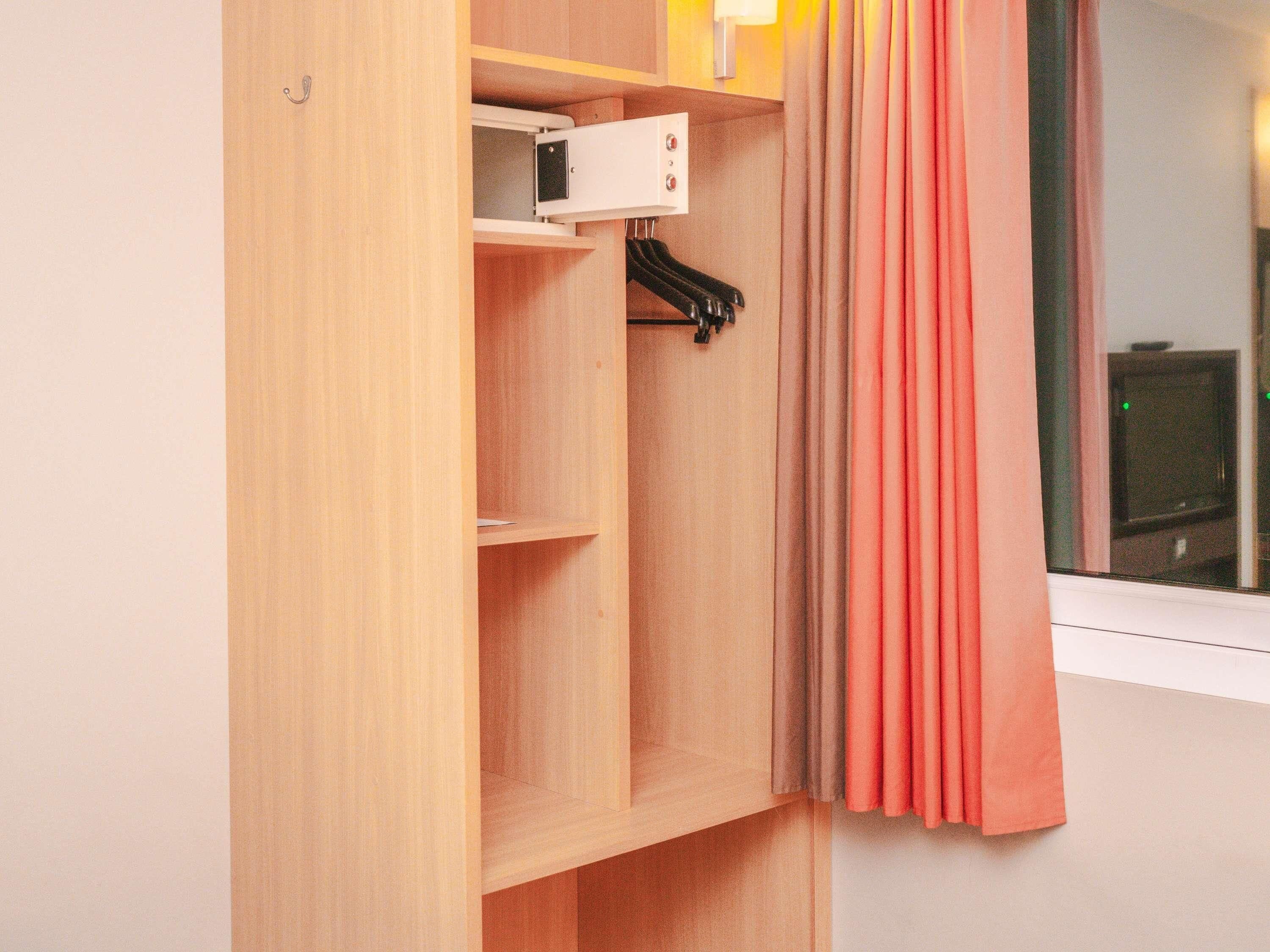 standard room, 2 single beds | in-room safe, desk, soundproofing, iron/ironing board