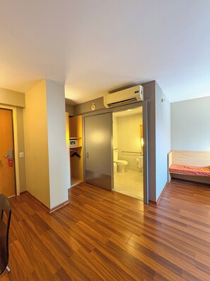 Bathroom - ibis Larco Miraflores (Lima)