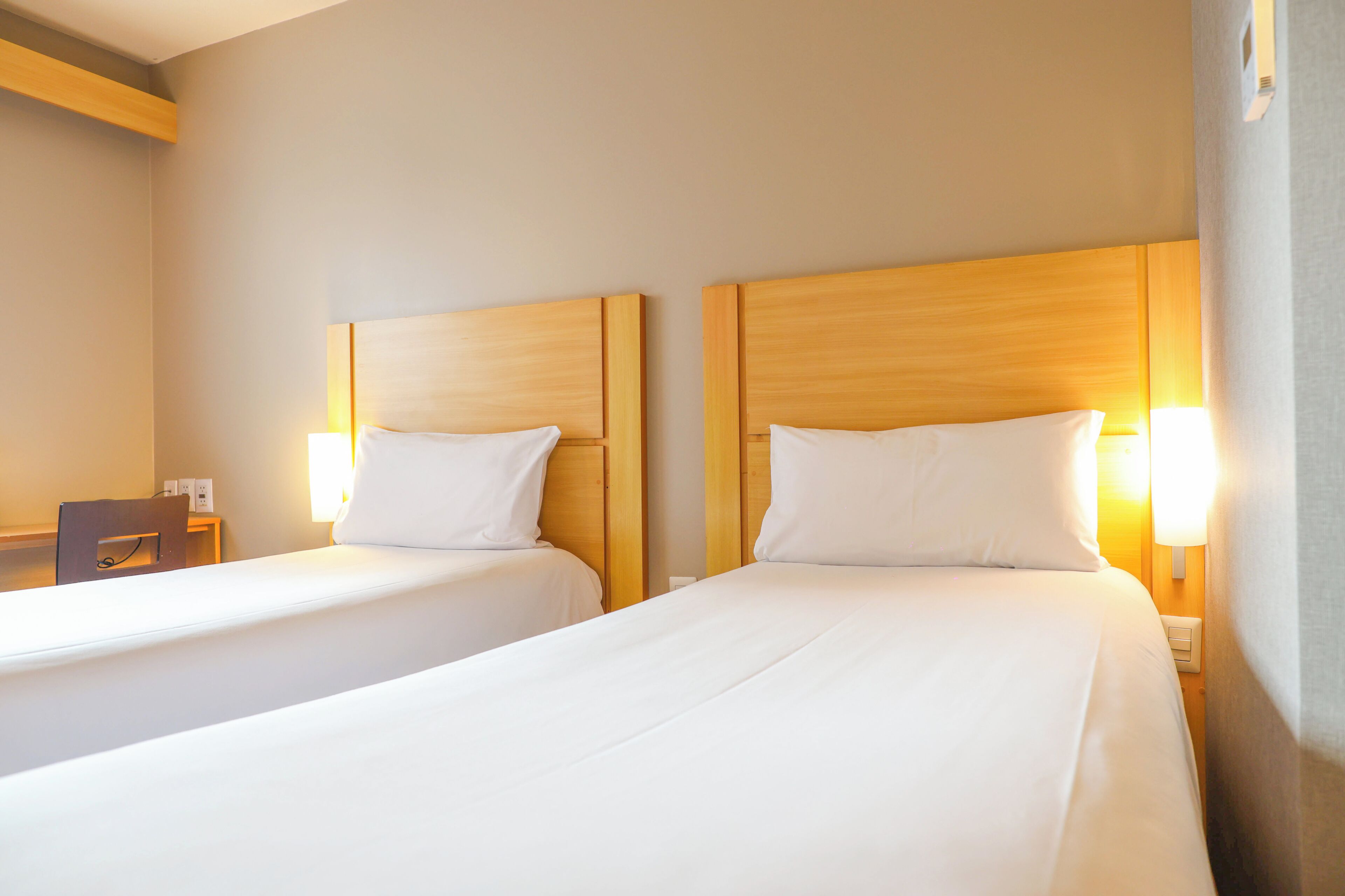 Phòng Tiêu chuẩn, 2 giường đơn | Két bảo mật tại phòng, bàn, phòng cách âm, bàn ủi/dụng cụ ủi quần áo 