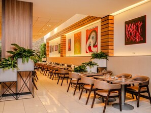 Breakfast, lunch and dinner served - ibis Larco Miraflores (Lima)