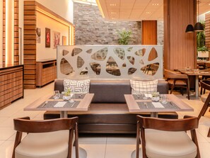 Breakfast, lunch and dinner served - ibis Larco Miraflores (Lima)