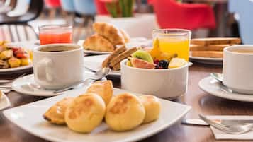 Daily buffet breakfast (PEN 30 per person)