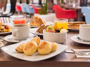 Buffet déjeuner (30 PEN par personne)