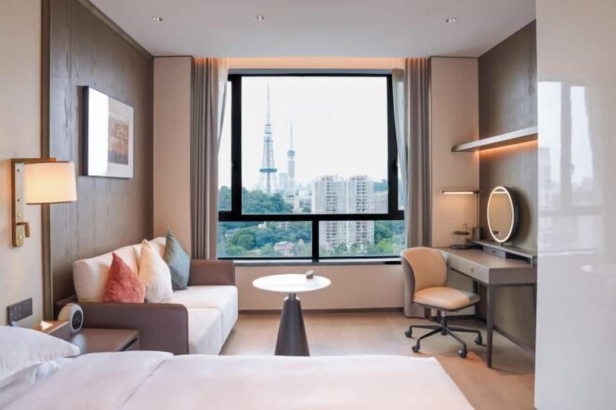 1 bedroom, minibar, in-room safe, individually decorated