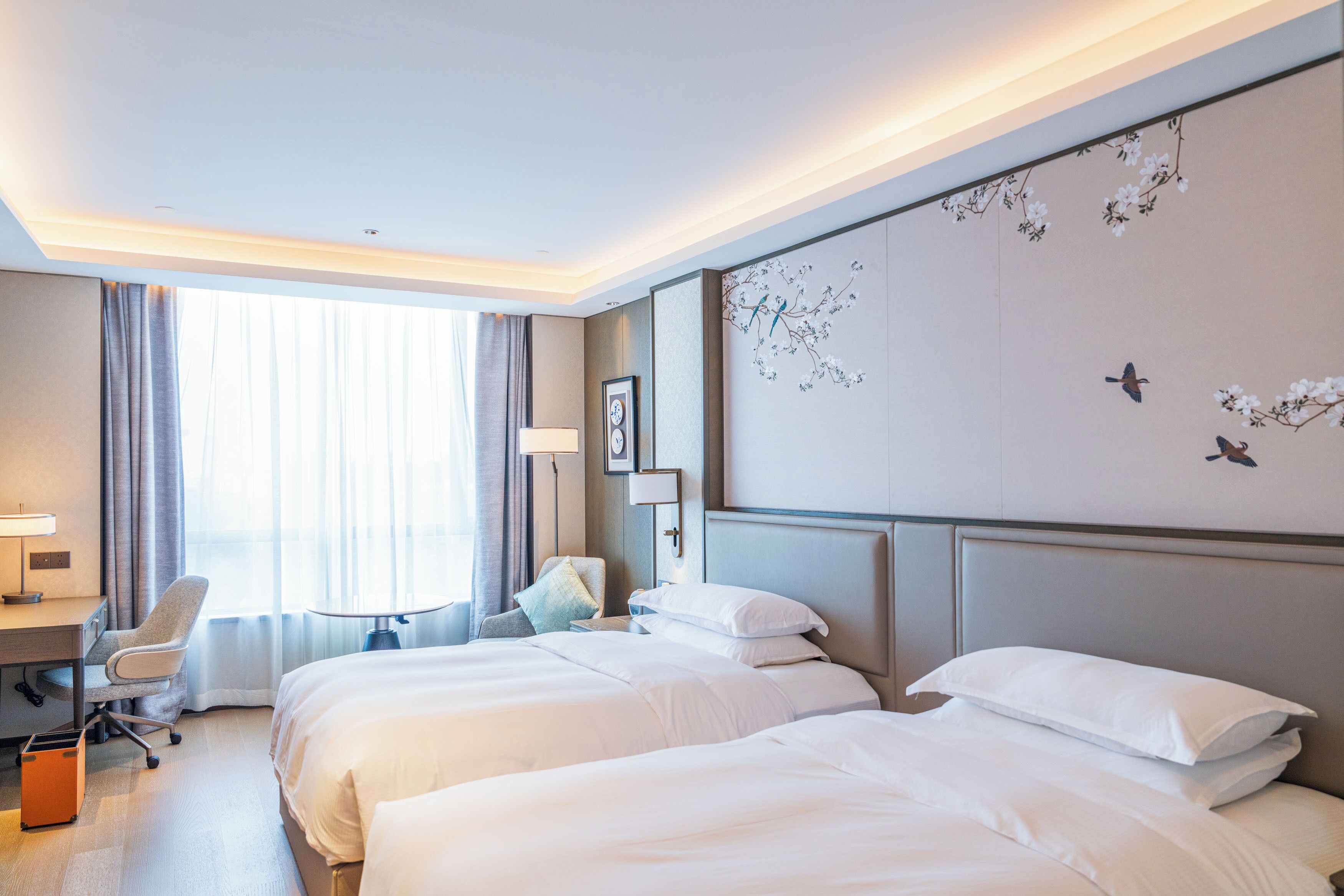 Rom – deluxe, 2 enkeltsenger | Minibar, safe på rommet, individuelt dekorert og skrivebord