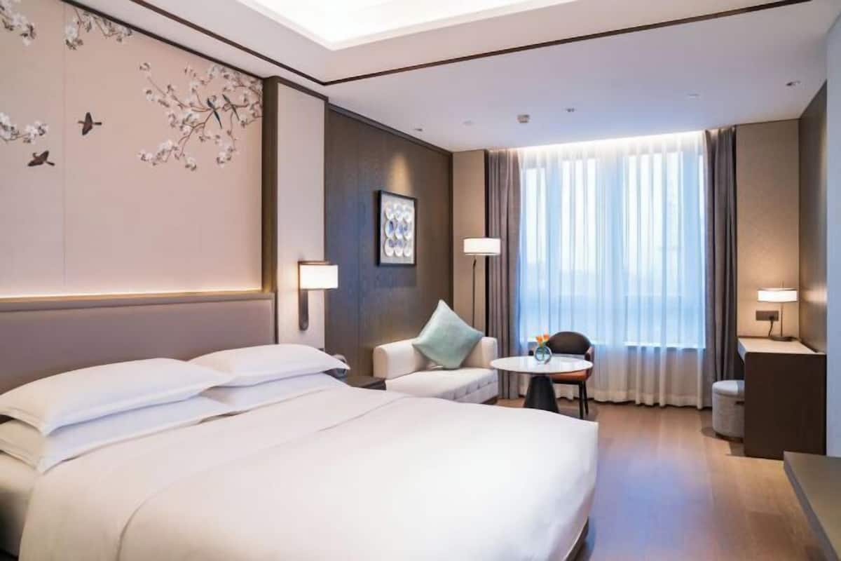 1 bedroom, minibar, in-room safe, individually decorated