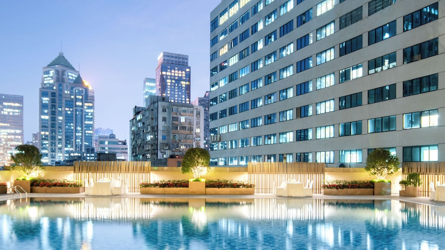 Yuexiu Hotel Guangzhou,Curio Collection by Hilton-Free shuttle between hotel and Exhibition Center during Canton Fair & Exhibitor Registration Counter