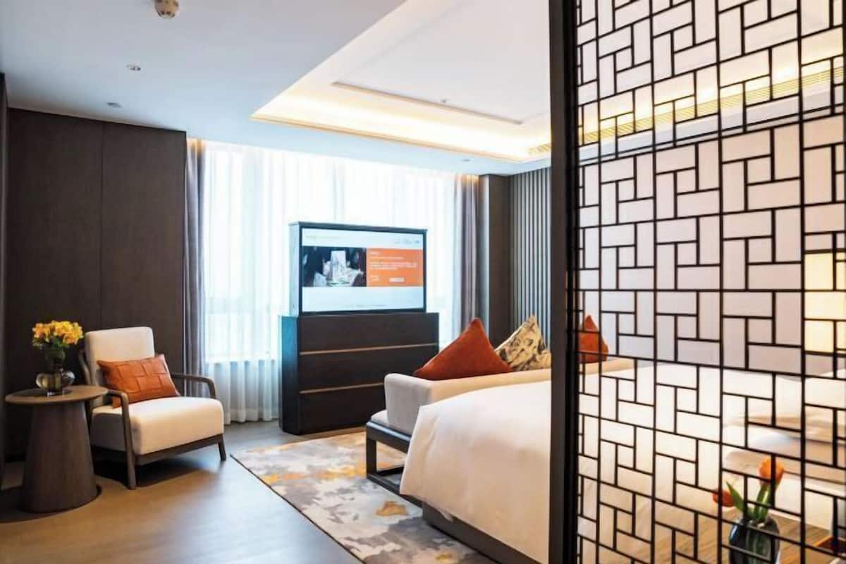 1 bedroom, minibar, in-room safe, individually decorated