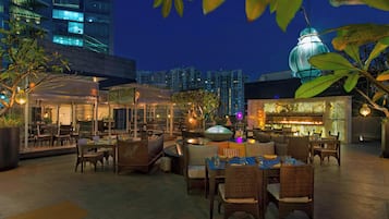 Breakfast, lunch and dinner served