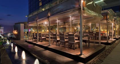 Sheraton Grand Bangalore Hotel at Brigade Gateway