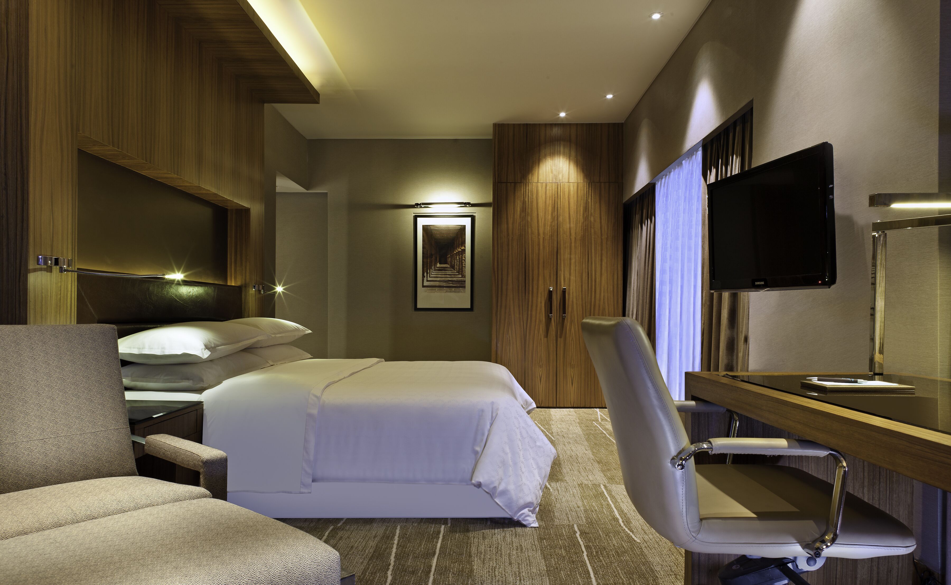 1 bedroom, premium bedding, down duvets, free minibar items