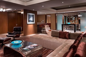 Suite presidencial, 1 habitación | Sala de estar | Televisión LCD de 37 pulgadas con canales por cable y televisión