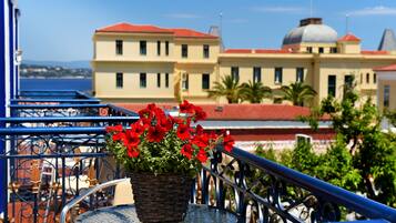 Standard Double Room (Bouboulinas Museum View) | Balcony