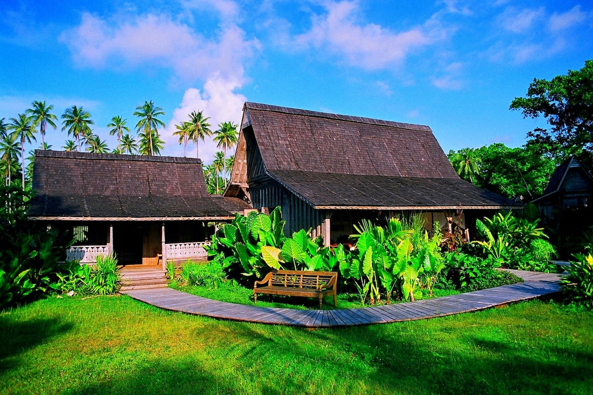 Two Bedroom Beachfront Villa | 2 bilik tidur, peralatan tempat tidur premium, bar mini