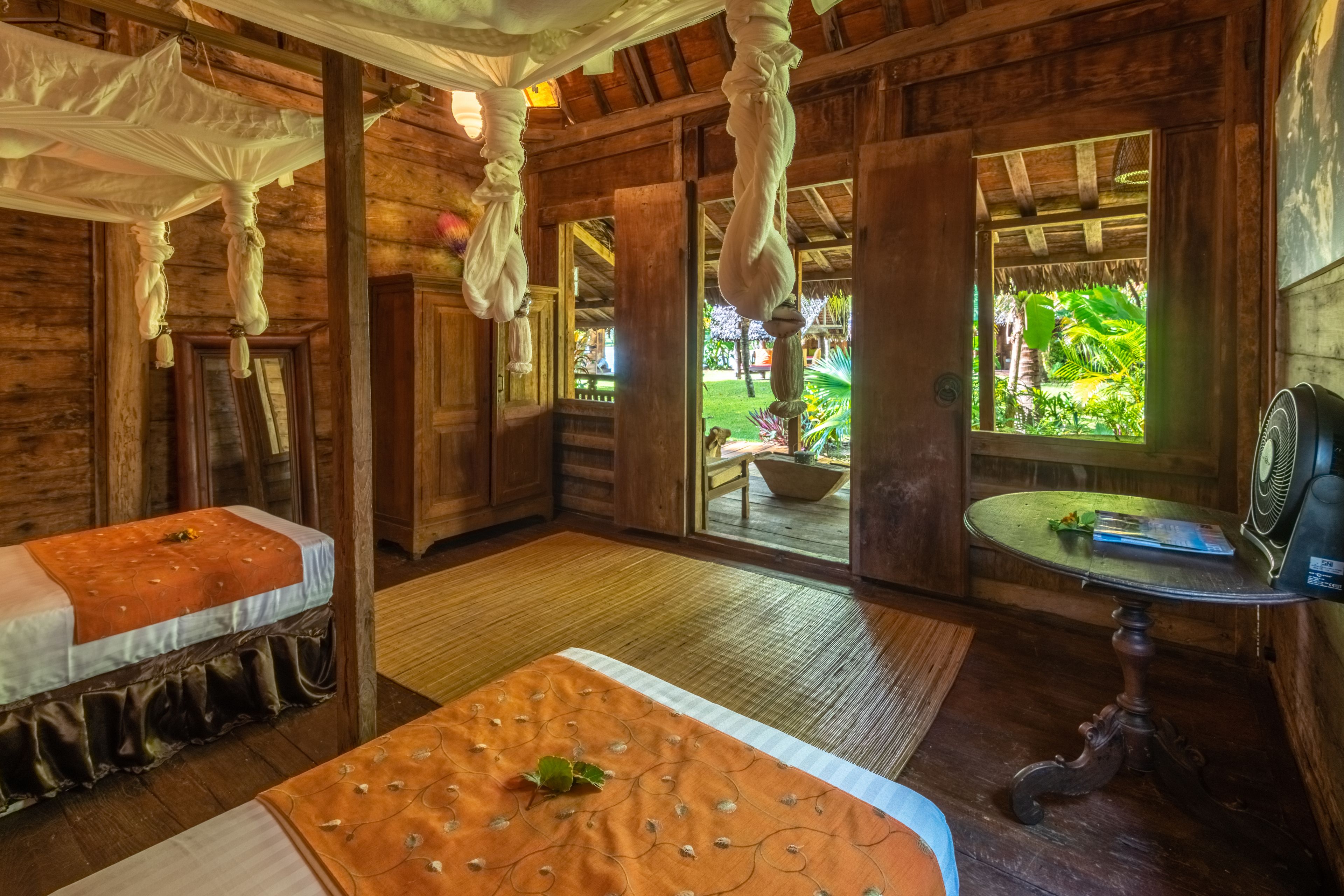 2 bedrooms, premium bedding, minibar, in-room safe