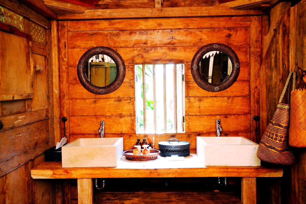 shower, free toiletries, hair dryer, bathrobes