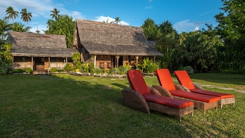 Two Bedroom Beachfront Villa | Ropa de cama de alta calidad y minibar