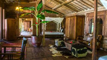 Courtyard Room | Premium bedding, minibar, in-room safe, individually decorated