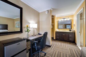 Habitación estándar, 2 camas de matrimonio | Escritorio, espacio para trabajar con un portátil, cortinas opacas