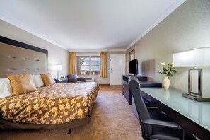 Bureau, espace de travail pour ordinateur portable, rideaux occultants