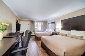 Habitació estàndard, 2 llits de matrimoni, accessible (ADA) | Escriptori, espai de treball apte per a portàtils i cortines opaques 