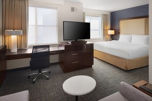 Premium bedding, in-room safe, desk, laptop workspace - Residence Inn Fairfax City (Fairfax)