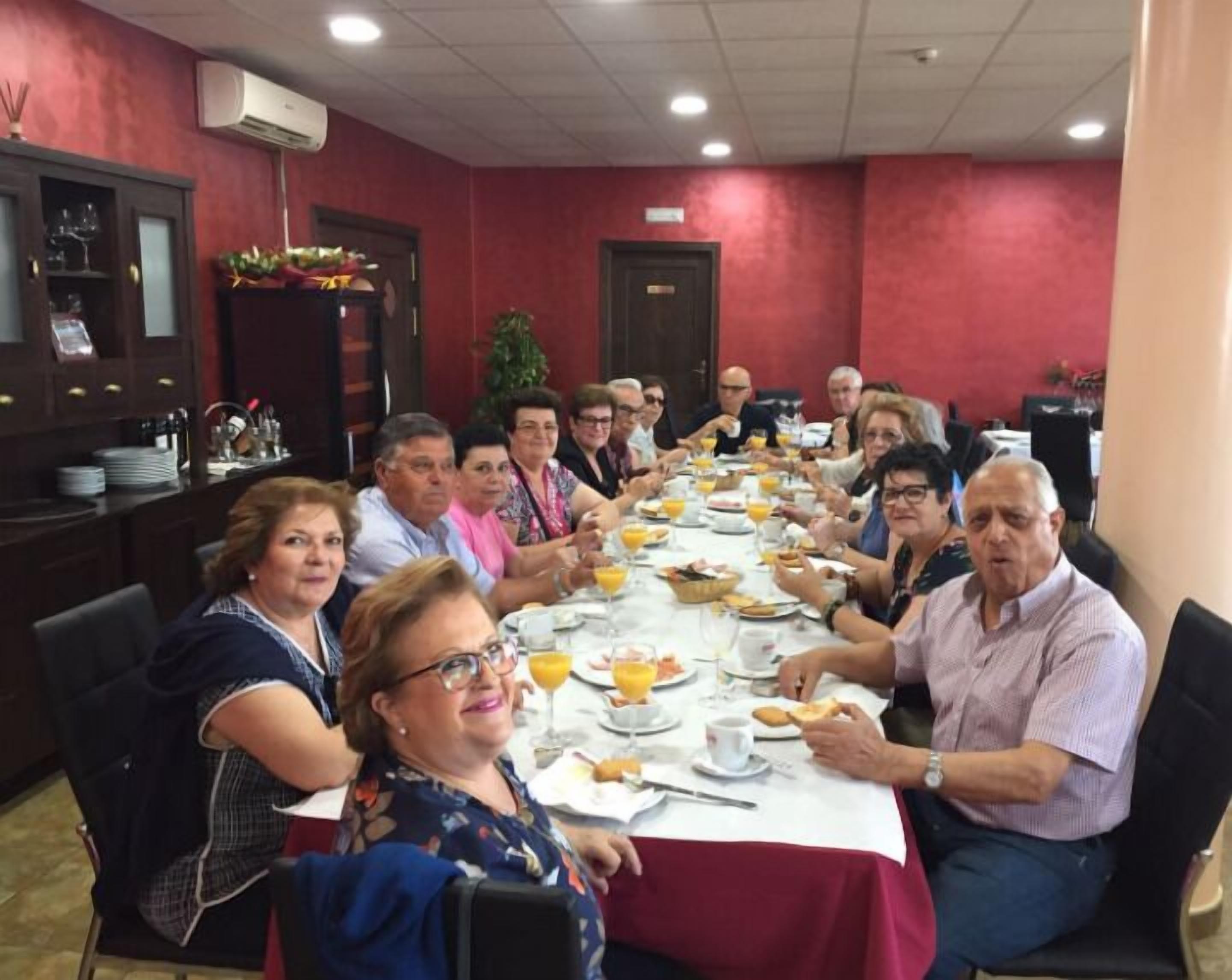 lunch and dinner served