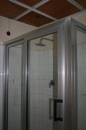 Dusche im Bad