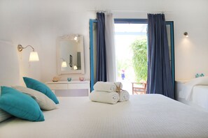 In-room safe, desk, free WiFi - Nissiotiko Hotel (Paros)