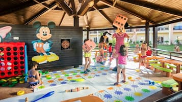 Área de juegos infantiles al aire libre
