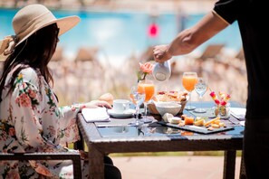 4 restaurants, breakfast, lunch, dinner served; Mediterranean cuisine